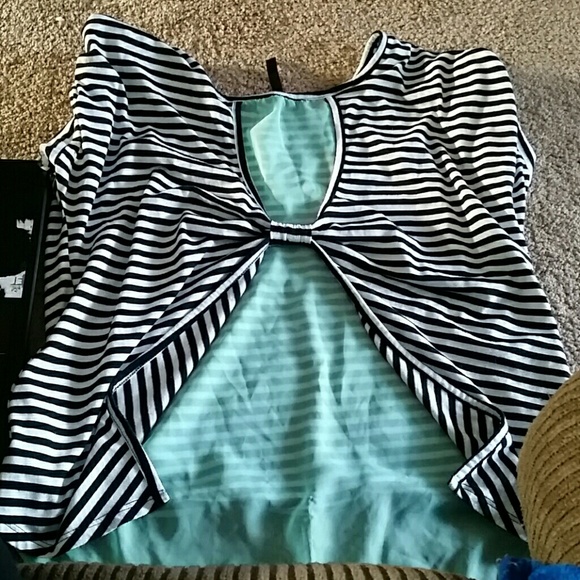 Black and white turquoise blouse - Picture 2 of 2