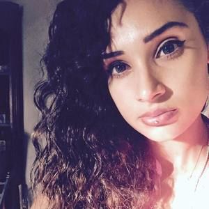 Meet your Posher, Raquel