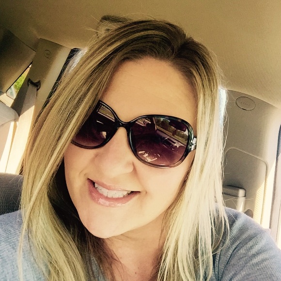 Meet your Posher, Leslie - Picture 2 of 4