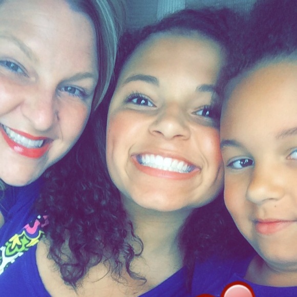 Meet your Posher, Leslie - Picture 4 of 4