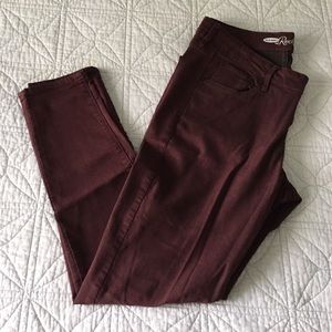 Old Navy burgundy skinny jeans with stretch W14.