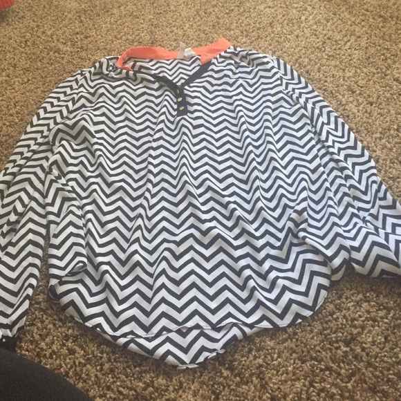 Flowy chevron top - Picture 1 of 1
