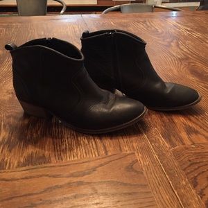 Steven by Steve Madden black ankle boot sz 9