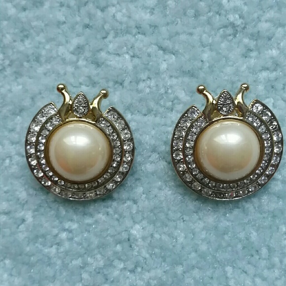 Clip earrings