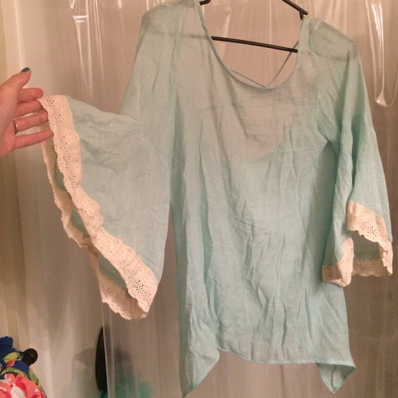 Light blue gorgeous shirt - Picture 2 of 4