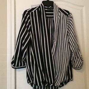 Sexy & slimming striped blouse!
