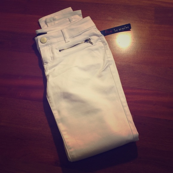 White stretchy legging pants
