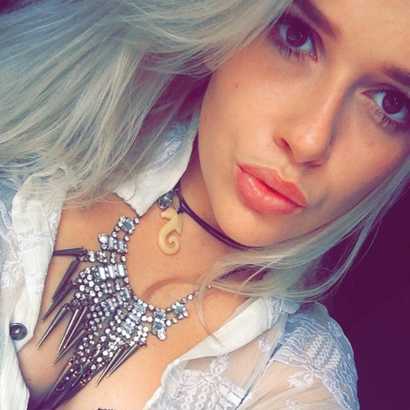 Meet your Posher, Mikaela