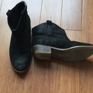 Kenneth Cole black booties