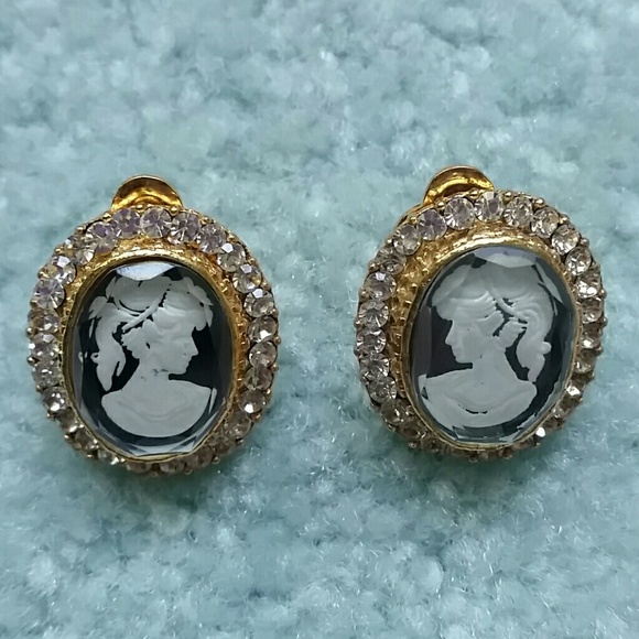 Clip earrings
