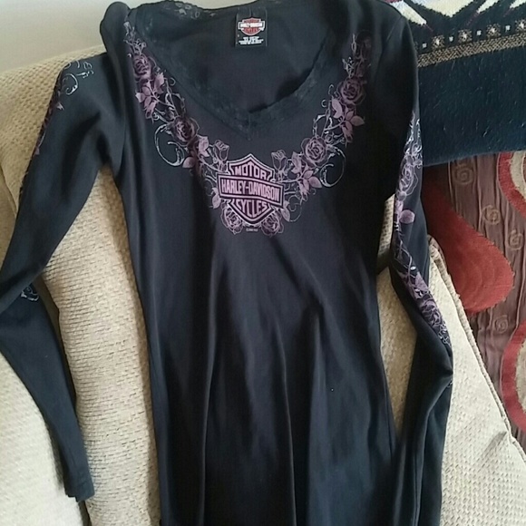 Lace v neck line long sleeve shirt