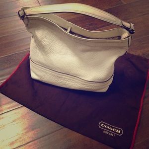 Classic Coach Pebble Leather Shoulder Bag