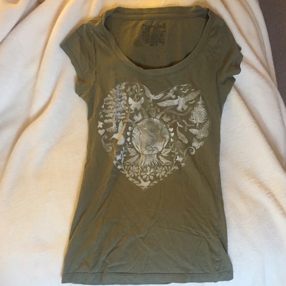 Beautiful green graphic t-shirt