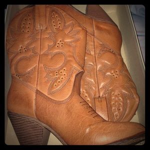 Luggage Western boots