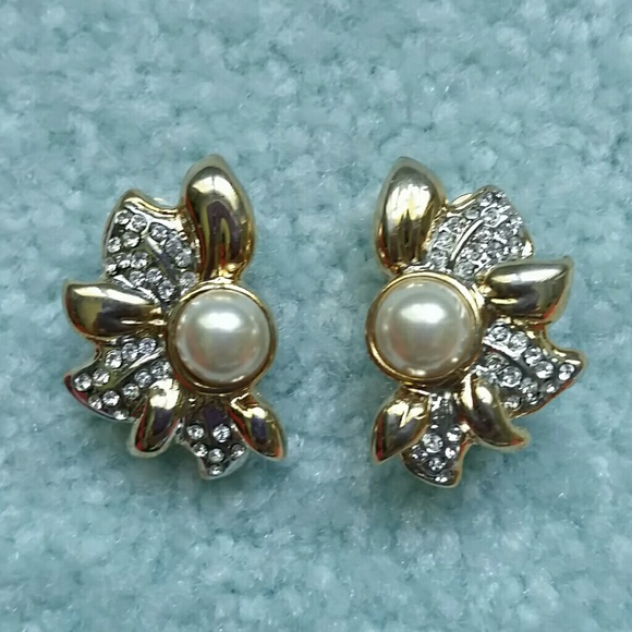 Clip earrings