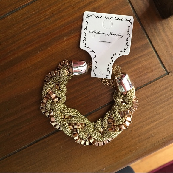 Elegant rose gold bracelet *not the watch** - Picture 2 of 2