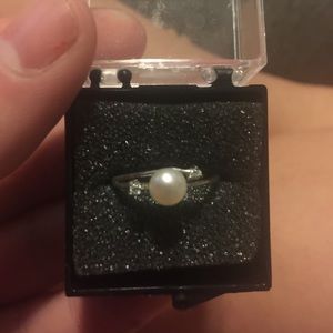 Sterling silver pearl ring