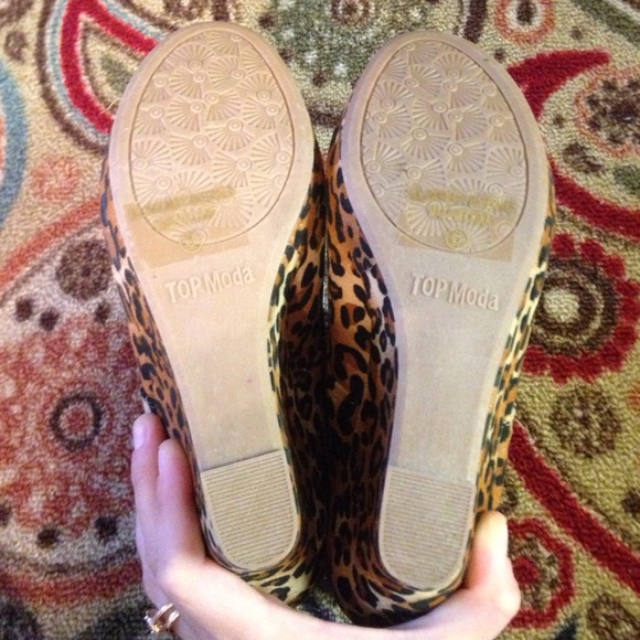 Brand new leopard print wedge booties size 6 - Picture 4 of 4