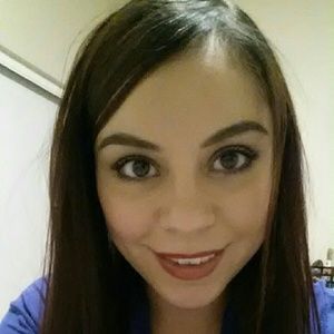 Meet your Posher, Cinthia