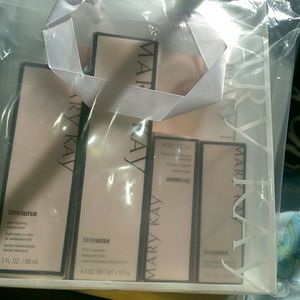 Brand New Mary Kay Timewise Miracle Set.