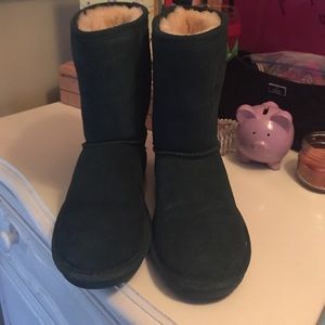 Green bear paw boots