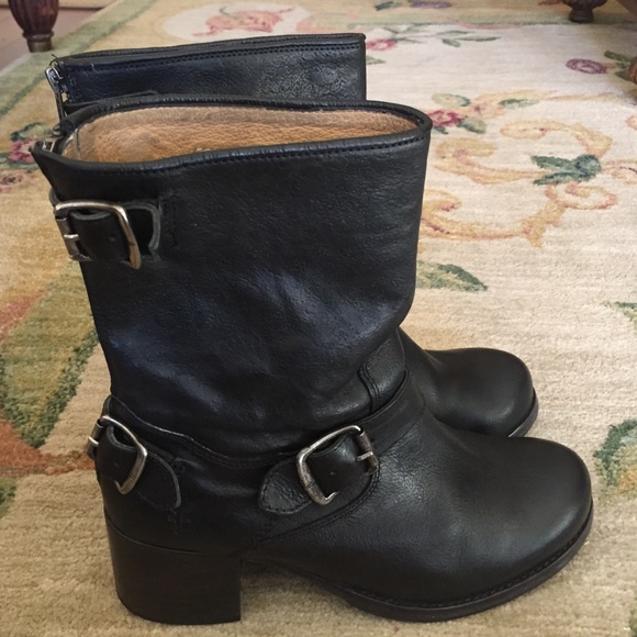 Frye Vera Zip boot