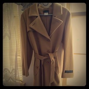 Harve Benard Vintage 70s tan trench coat