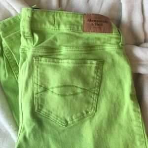 Green A&F capris