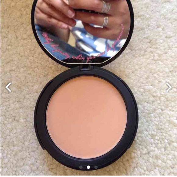 Too Faced Foundation Powder - Picture 2 of 3