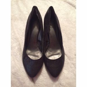 BLACK EXPRESS WEDGES