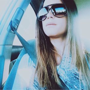 Meet your Posher, Karina juliette