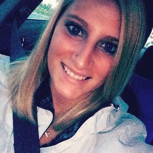 Meet your Posher, Courtney