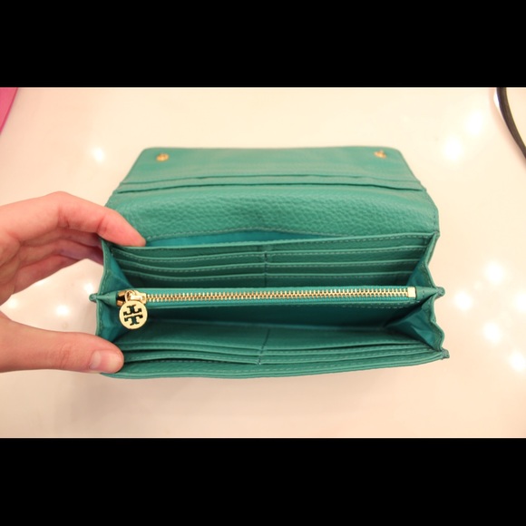 -SOLD- Tory Burch Nile Envelope Wallet - Picture 4 of 4