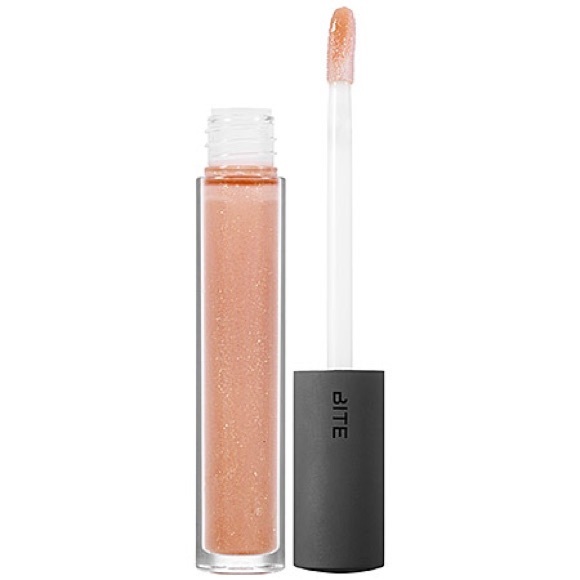 Honey- nude with gold shimmer
0.11 oz
