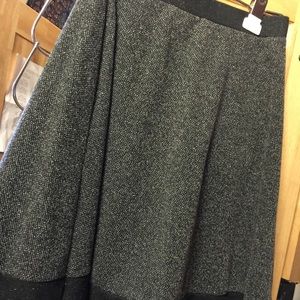 Pepper and black color skirt.