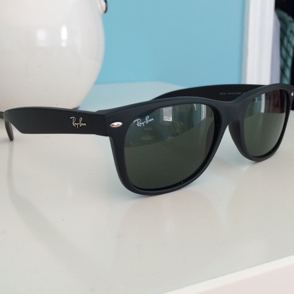 Matte black ray bans