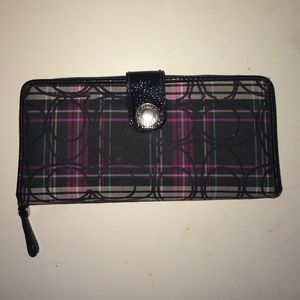 Coach Wallet: Plaid Signature W/ Fuchsia Interior