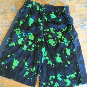 Boys Medium Nike basketball shorts