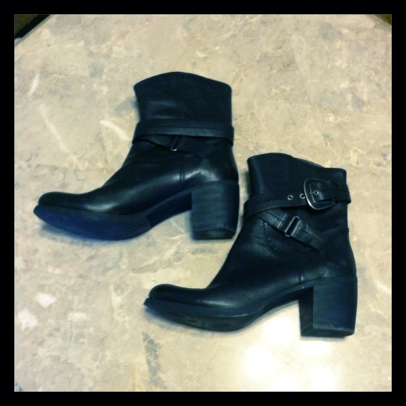 *Final Price* NINE WEST Boots