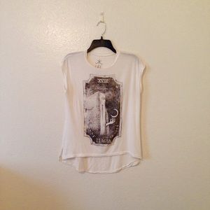 High-low short sleeved