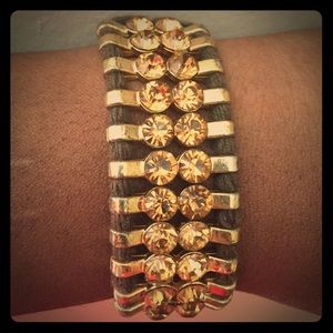 Fun glimmering bracelet with adjustable strap