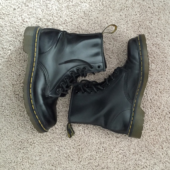 Women's Dr. Martens 1460 W 8-Eye Boot