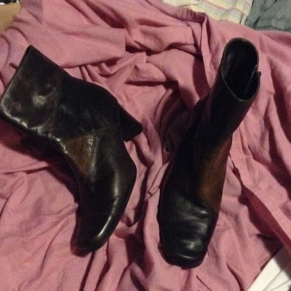 Liz Claiborne flex ankle 2.5 inch heel brown boots