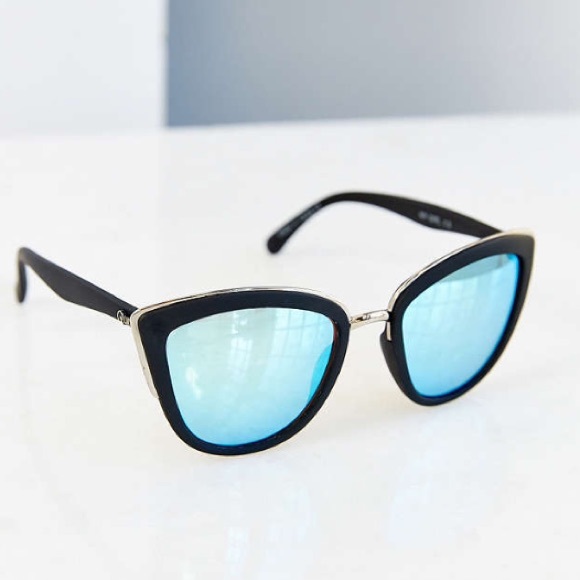NWT Quay Australia My Girl Sunglasses - Black/Blue