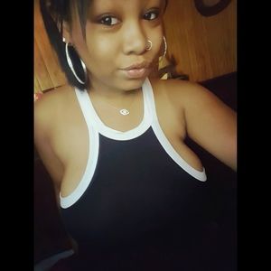 Meet your Posher, Caitlin