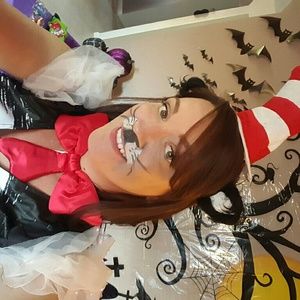 Meet your Posher, Cassandra