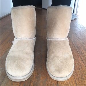 Short Sand Uggs size 6