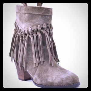 Never Worn Sbicca Fringe Bootie