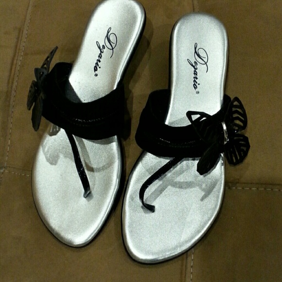 Dezario Free butterfly  thong sandal