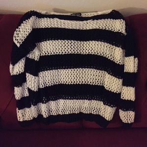 Black/white sweater